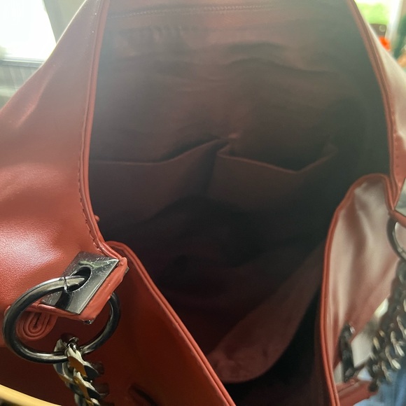 #73 Red Purse - Picture 2 of 2